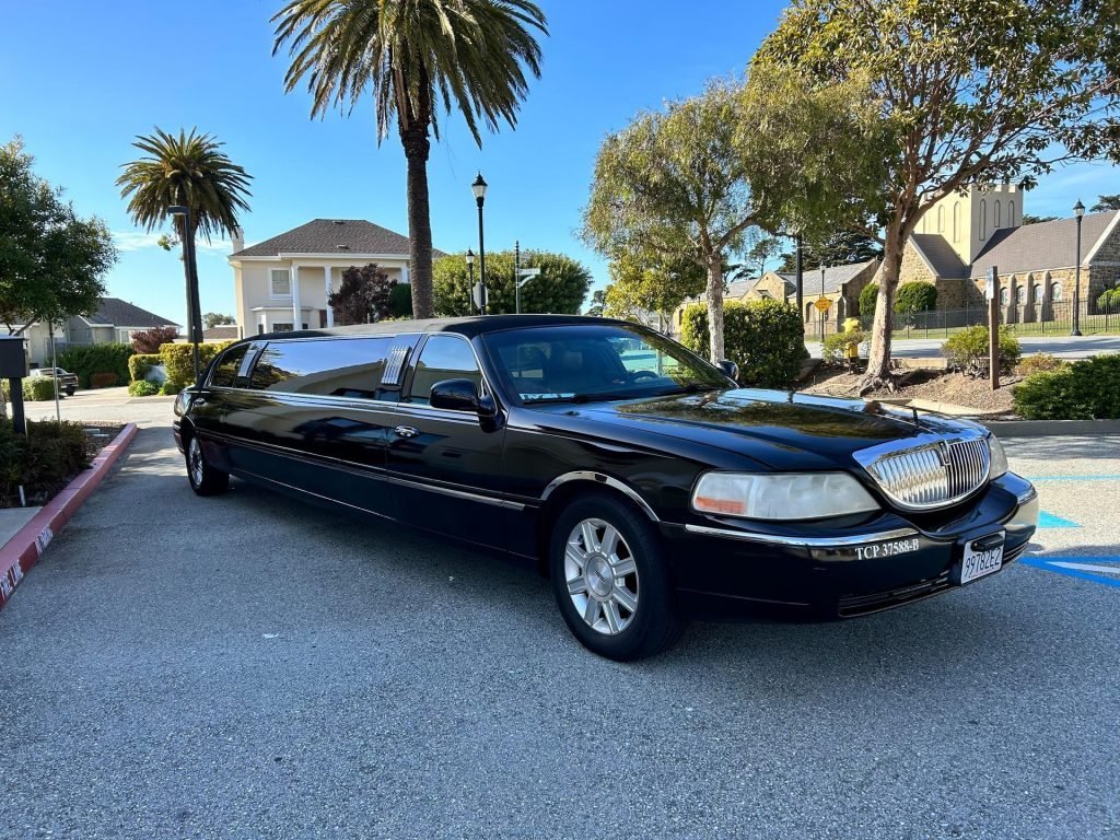 Famous City Limousine gallery photo 1