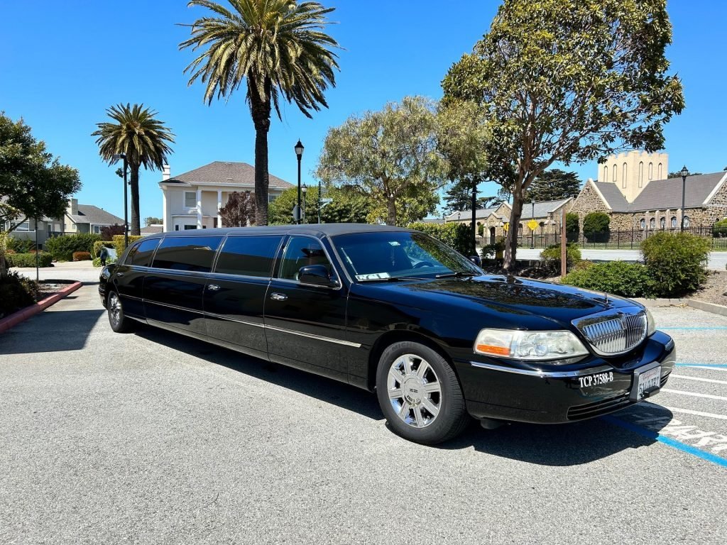 Famous City Limousine gallery photo 2