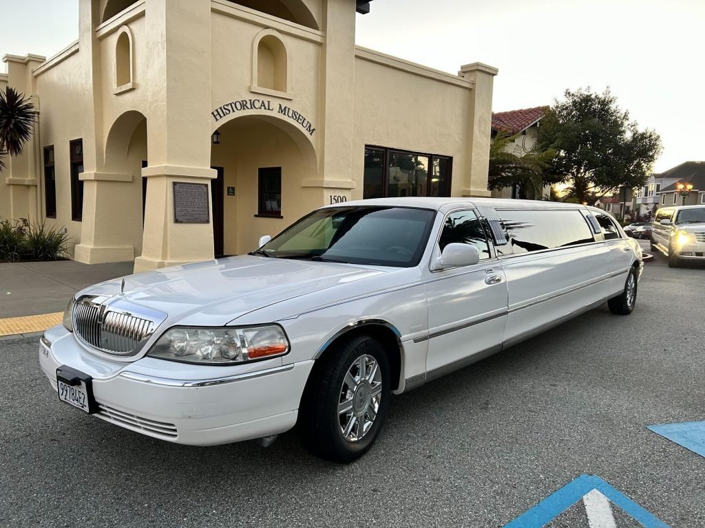 Famous City Limousine gallery photo 23