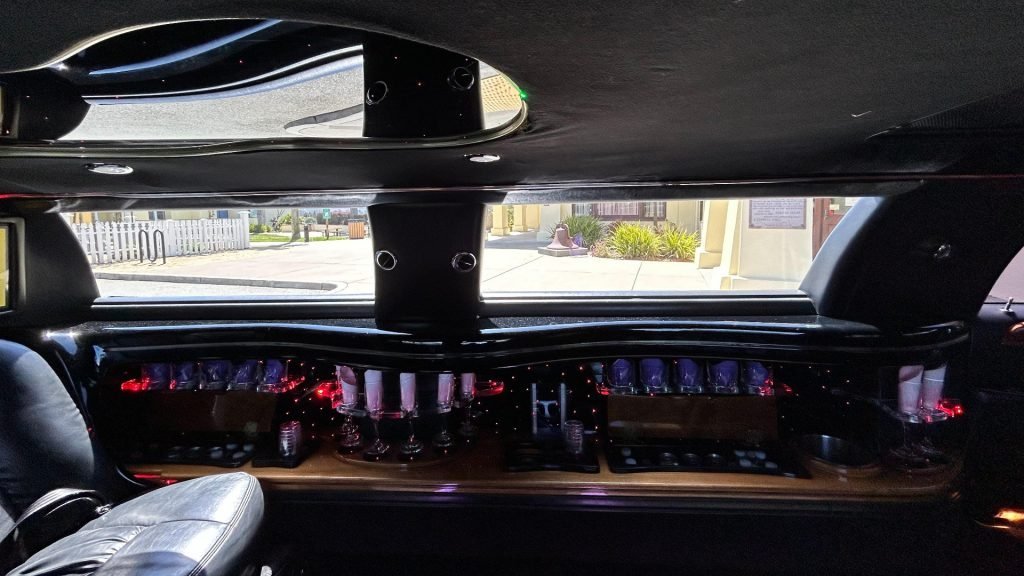 Famous City Limousine gallery photo 26
