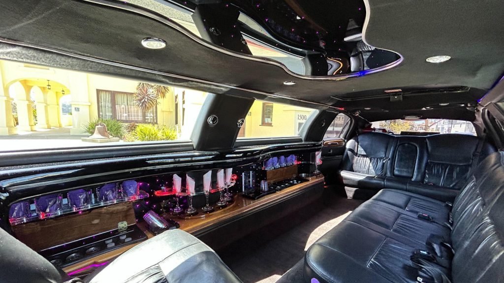 Famous City Limousine gallery photo 27