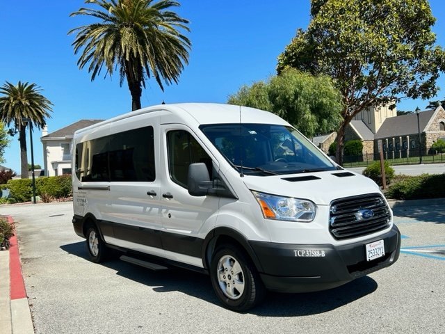 Famous City Limousine gallery photo 28
