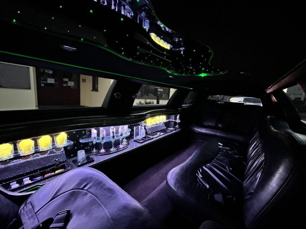 Famous City Limousine gallery photo 8